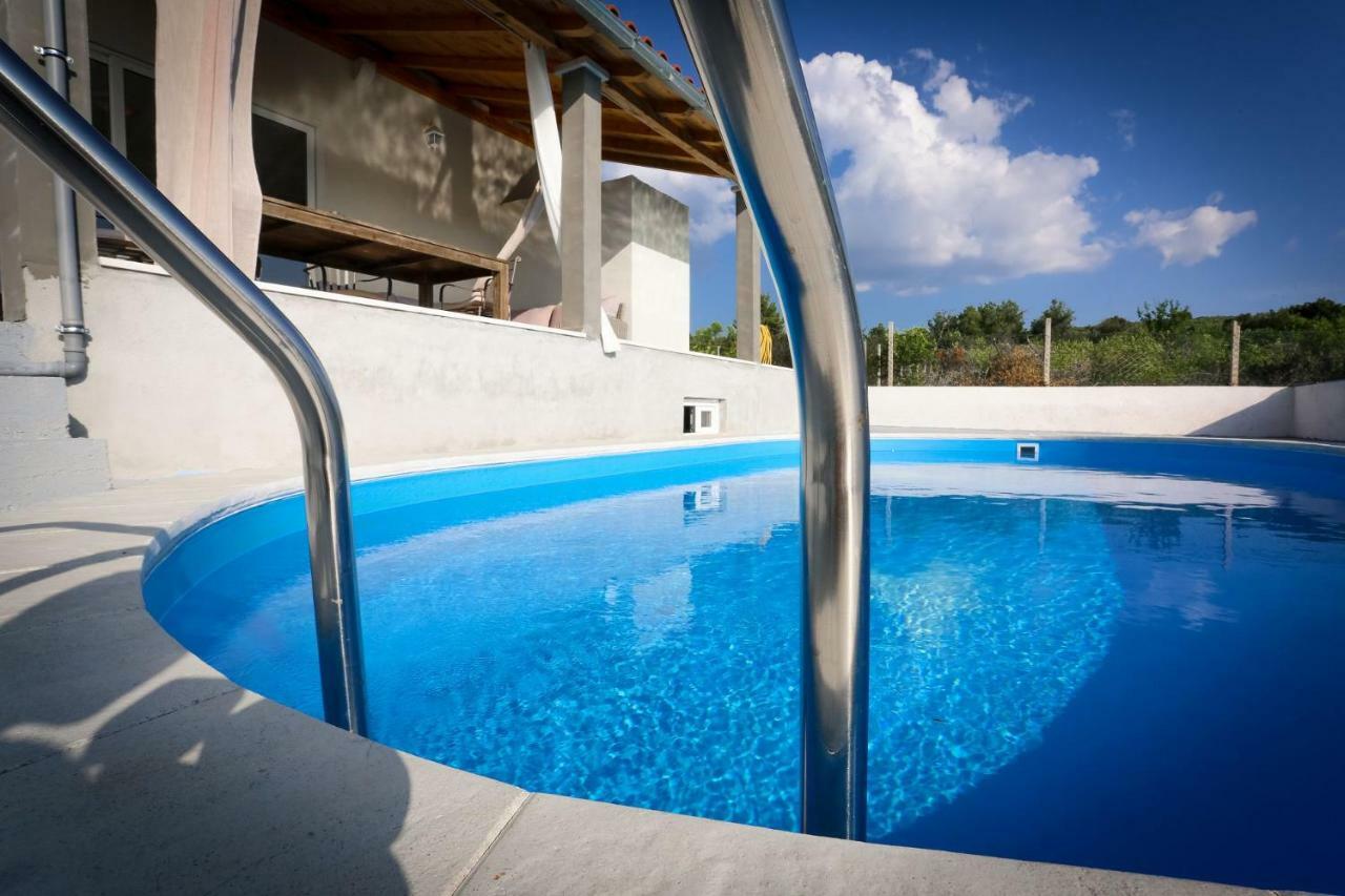 Villa Baras Garden - House With Pool Mirce Exteriör bild