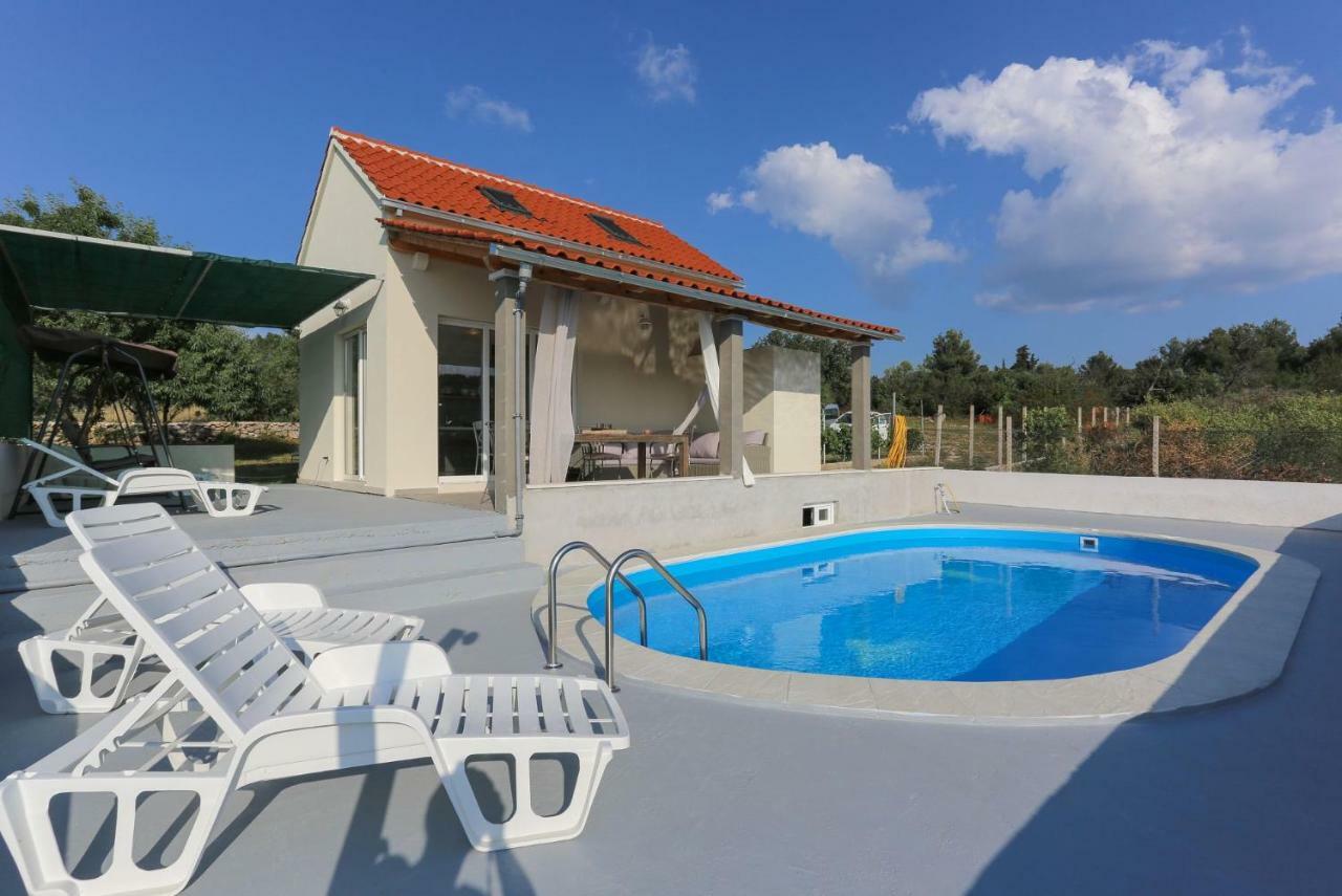 Villa Baras Garden - House With Pool Mirce Exteriör bild