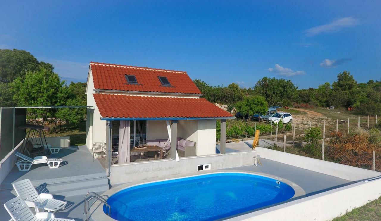 Villa Baras Garden - House With Pool Mirce Exteriör bild